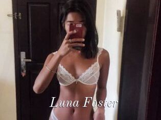 Luna_Foster